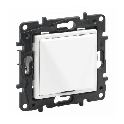 Вывод кабеля, Legrand Niloe Step, 863129, с фиксатором IP21 Белый